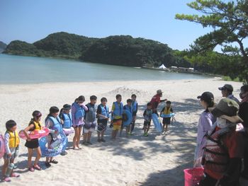 蛤浜にスマイルキッズがやってきた！上五島総務課